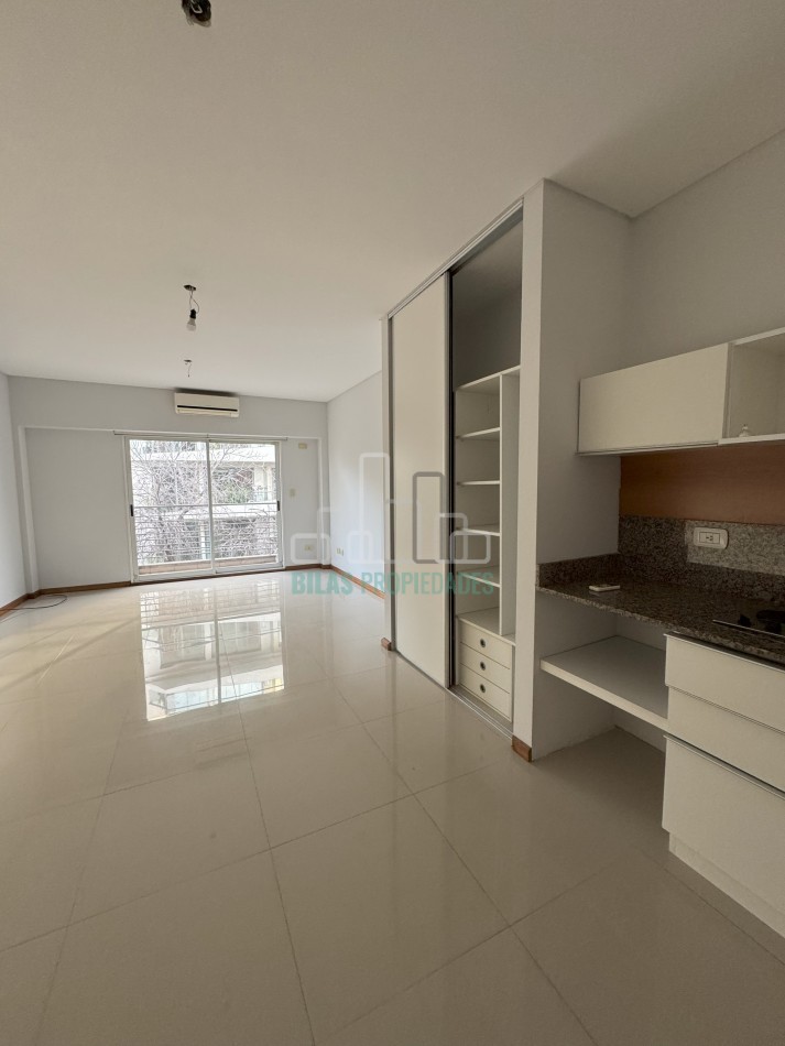 ALQUILER Monoambiente con balcon al frente en Caballito 