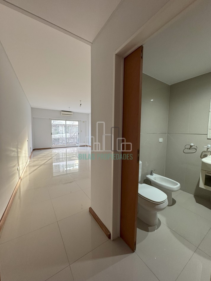 ALQUILER Monoambiente con balcon al frente en Caballito 