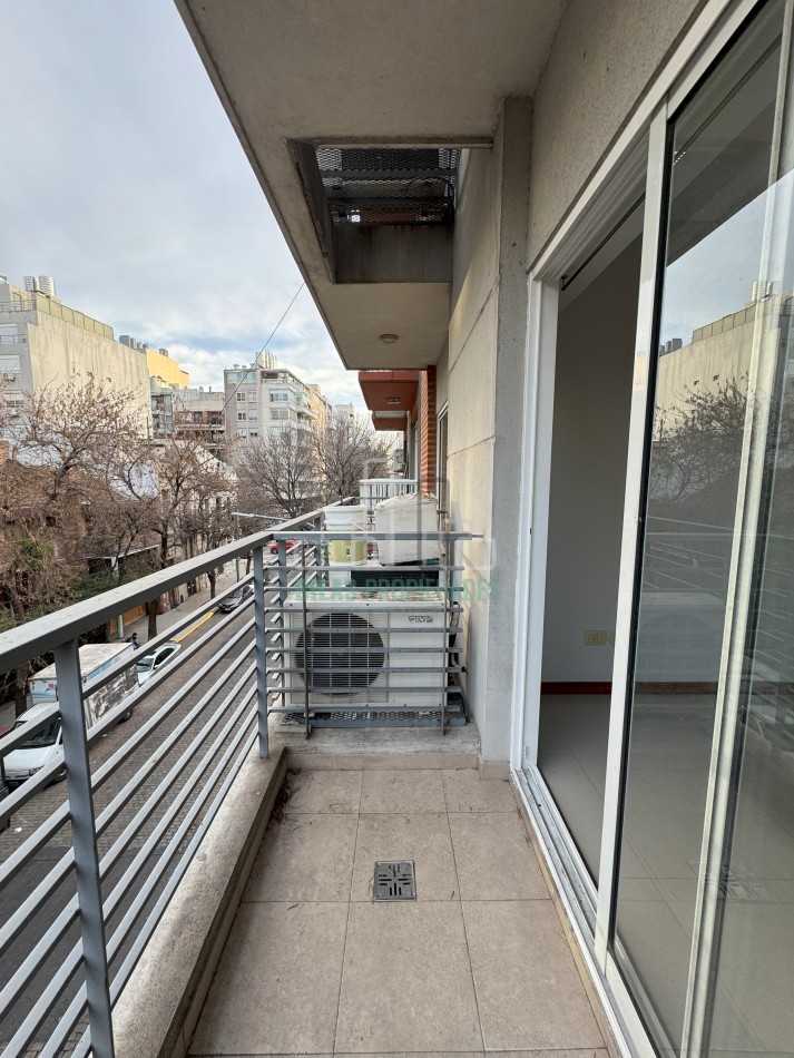 ALQUILER Monoambiente con balcon al frente en Caballito 