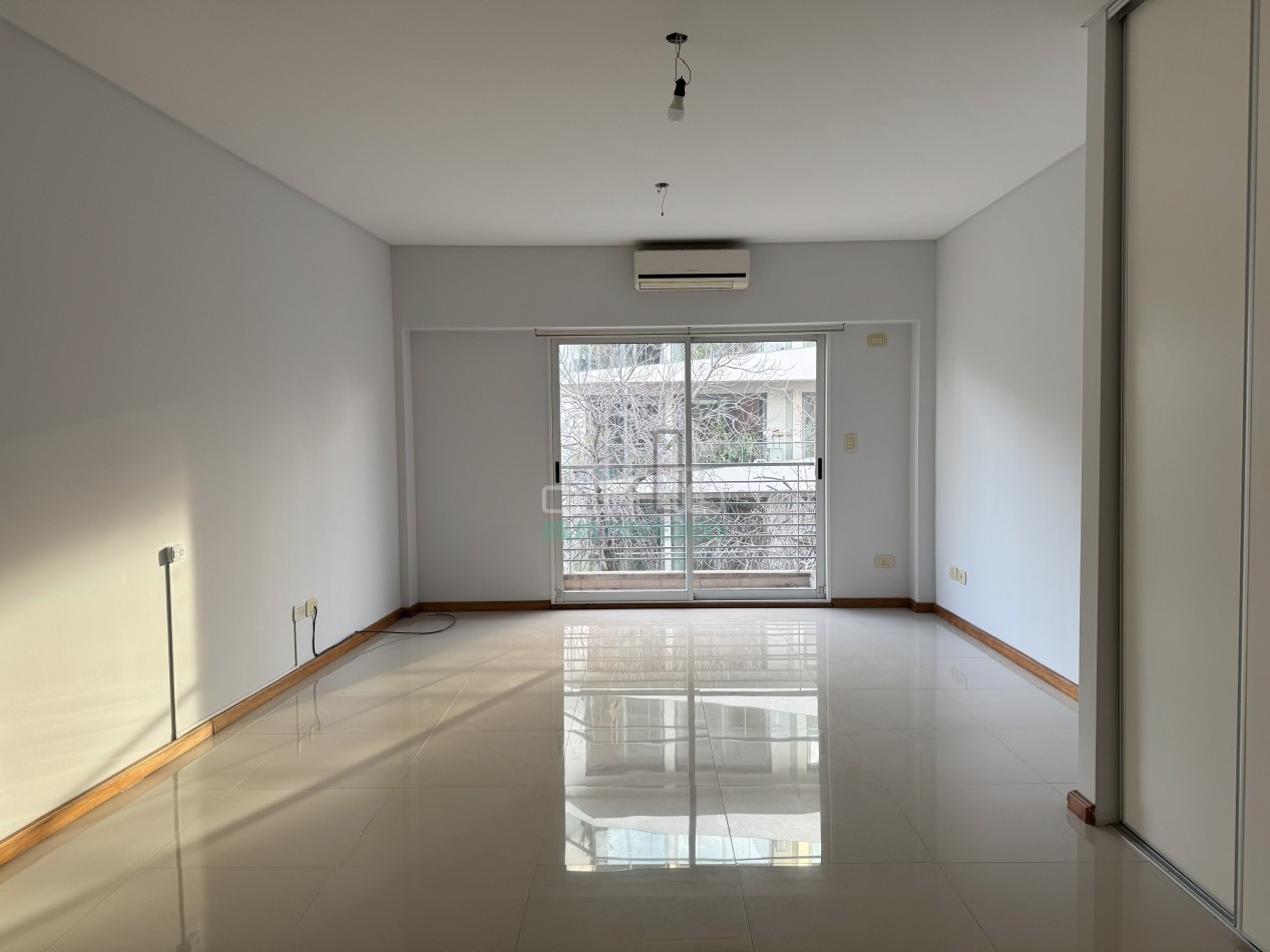 ALQUILER Monoambiente con balcon al frente en Caballito 