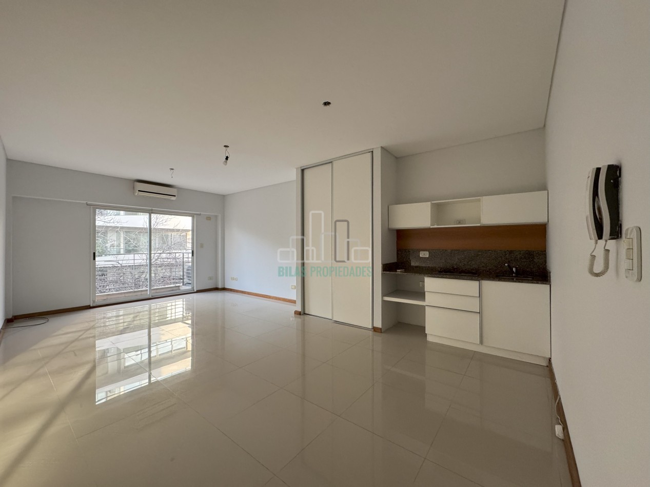 ALQUILER Monoambiente con balcon al frente en Caballito 