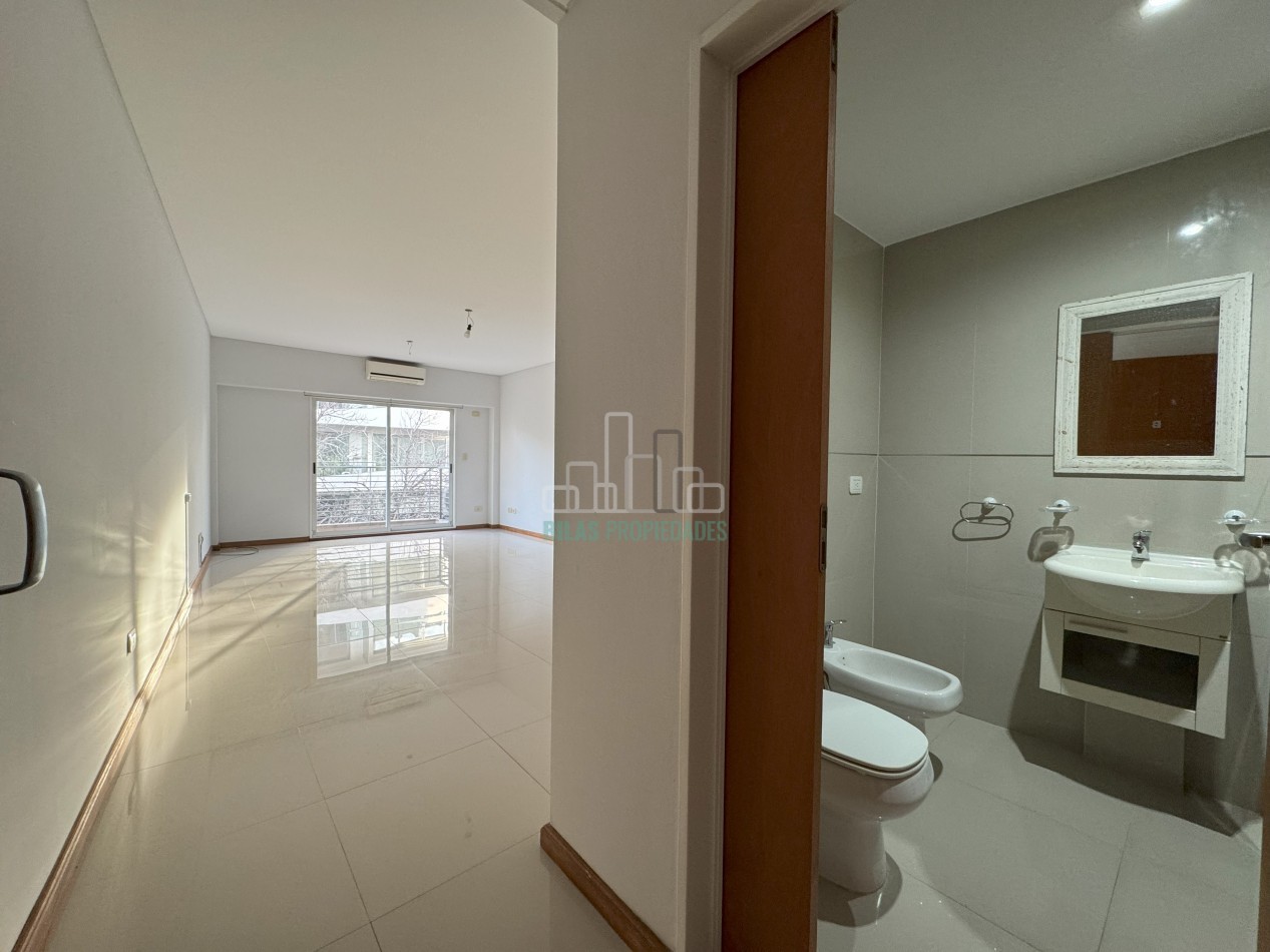 ALQUILER Monoambiente con balcon al frente en Caballito 