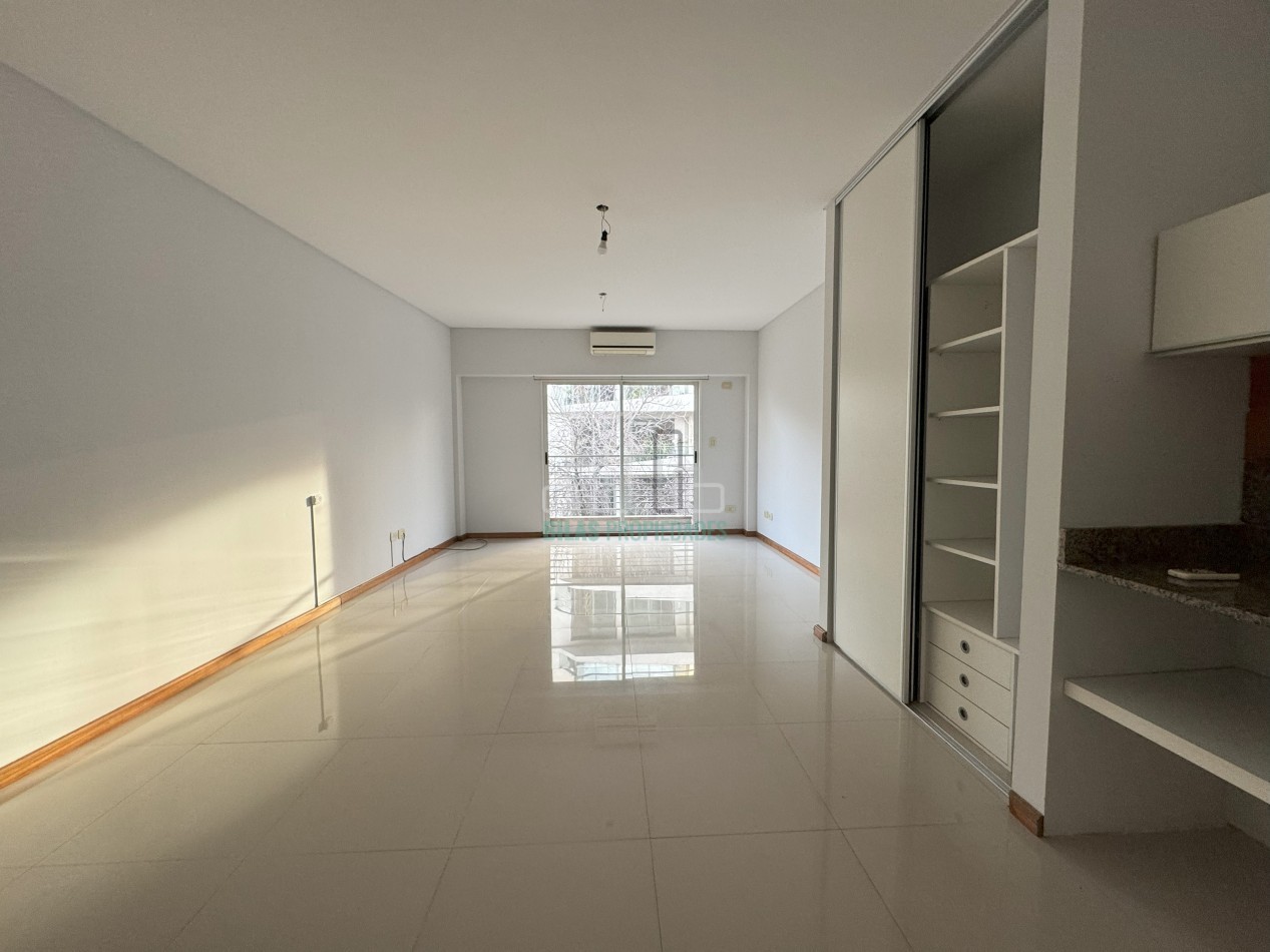 ALQUILER Monoambiente con balcon al frente en Caballito 