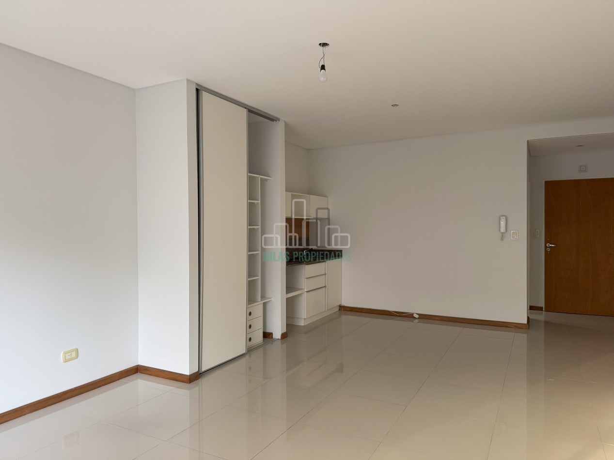 ALQUILER Monoambiente con balcon al frente en Caballito 