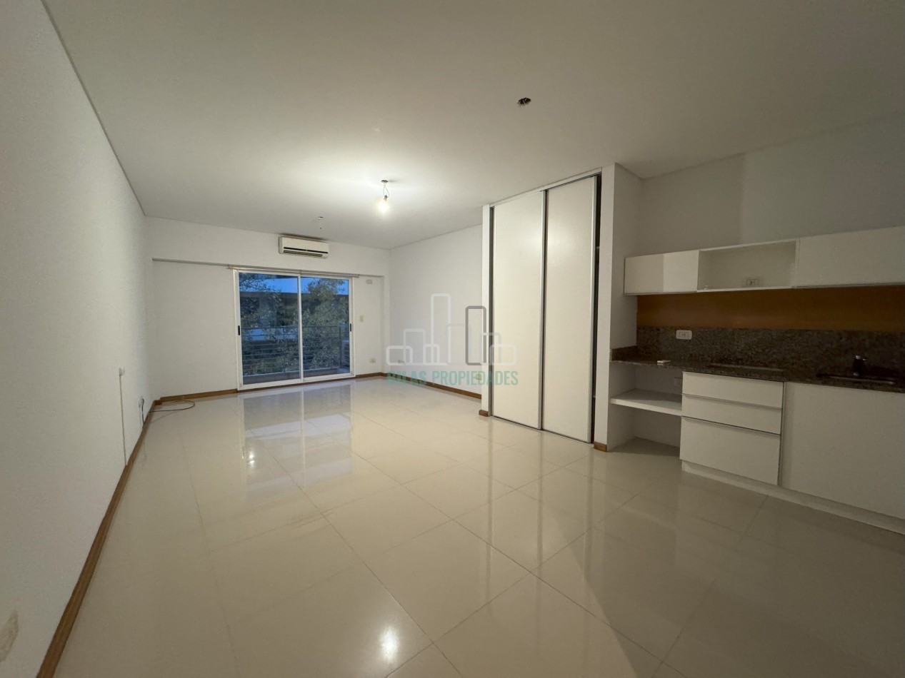 ALQUILER Monoambiente con balcon al frente en Caballito 
