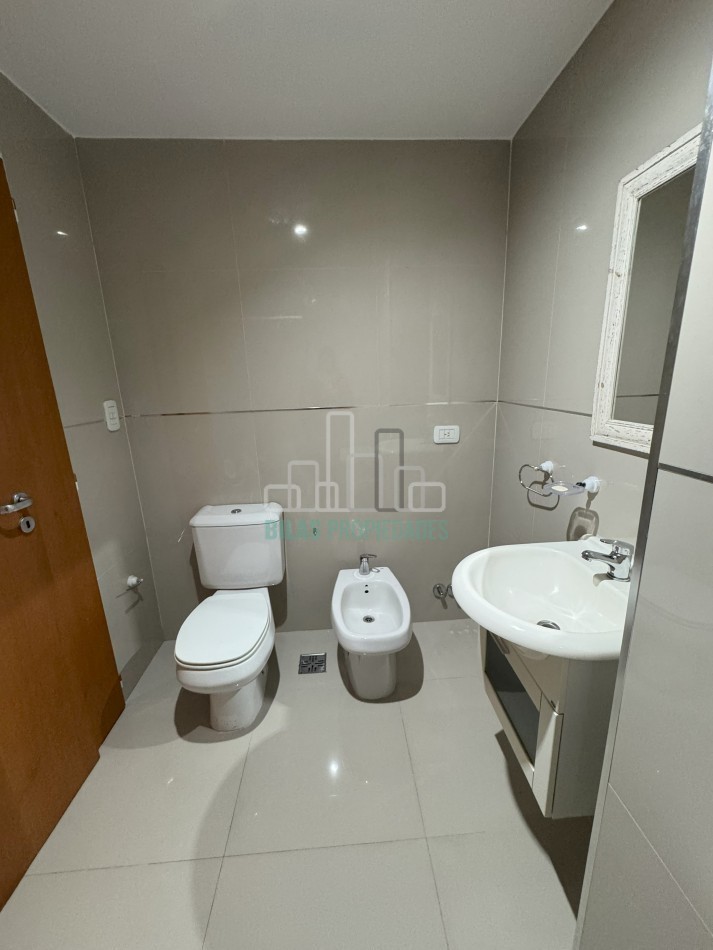 ALQUILER Monoambiente con balcon al frente en Caballito 