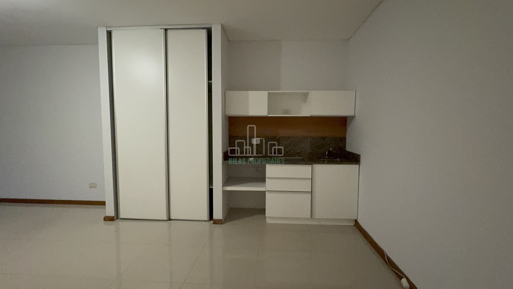 ALQUILER Monoambiente con balcon al frente en Caballito 